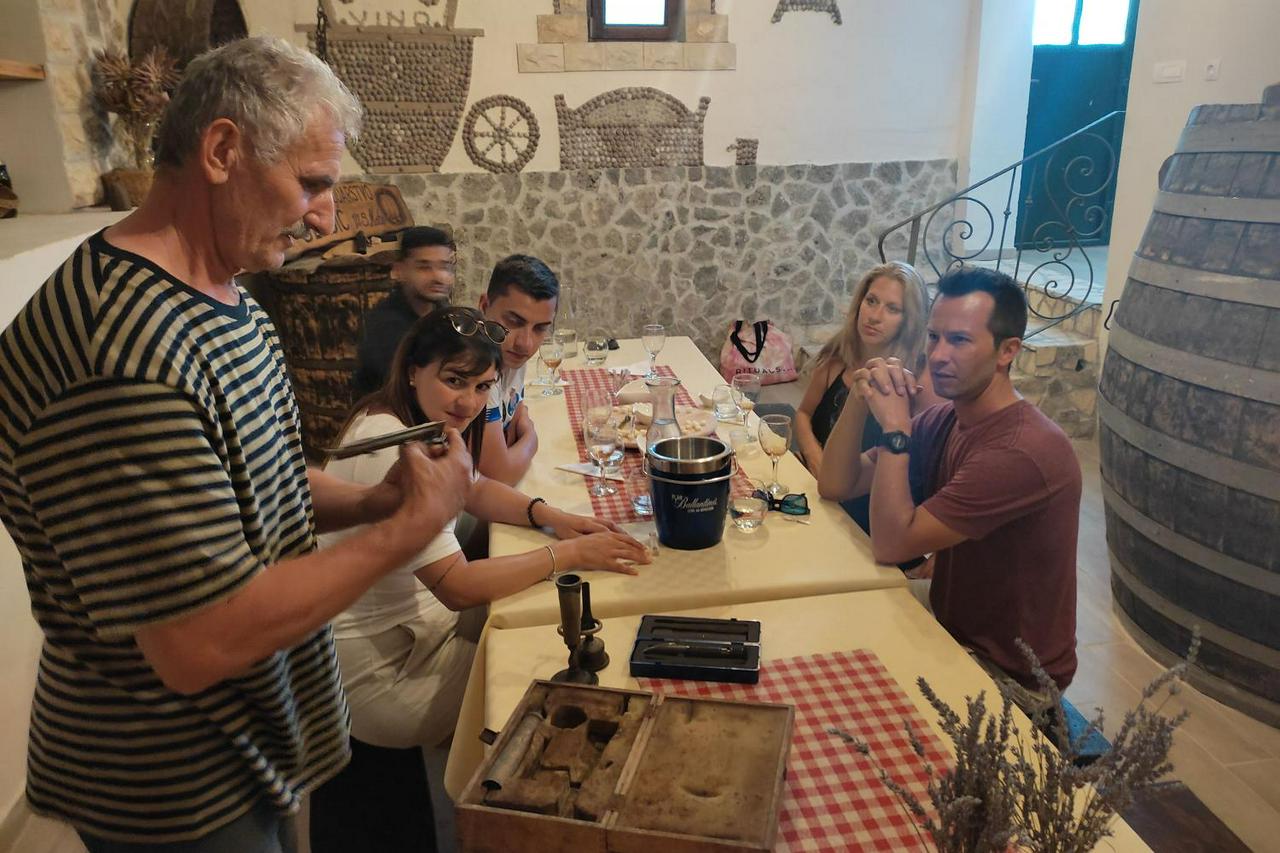 Excursão ao Parque Nacional Krka com guia local e degustação de vinhos de Split - Photo 4