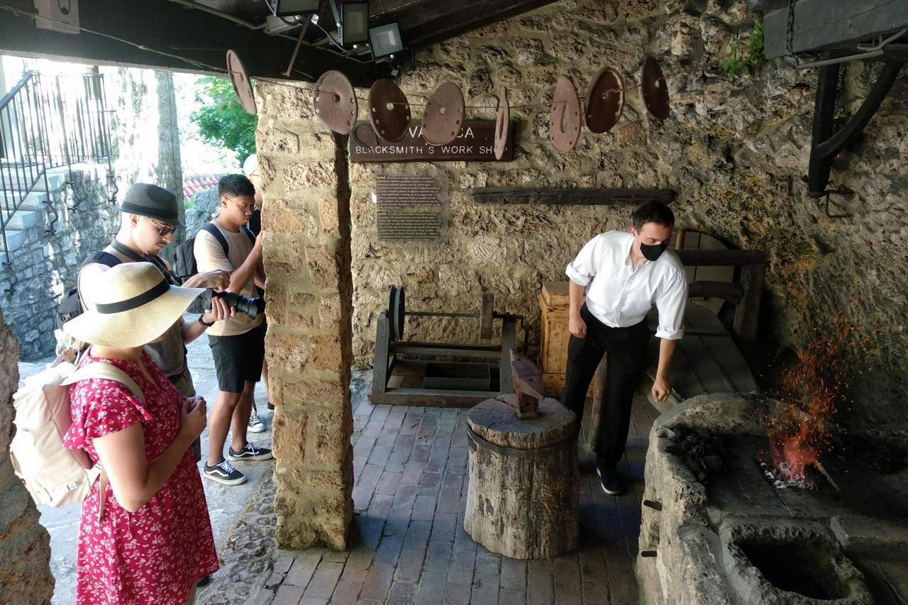 Excursão ao Parque Nacional Krka com guia local e degustação de vinhos de Split - Photo 8