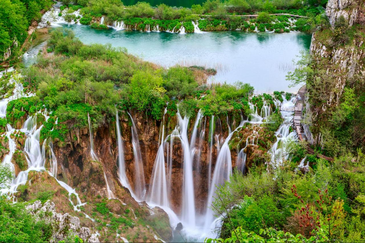 Transfer de grupo de Split para Zagreb com parada nos Lagos Plitvice com ingresso incluído - Photo 3