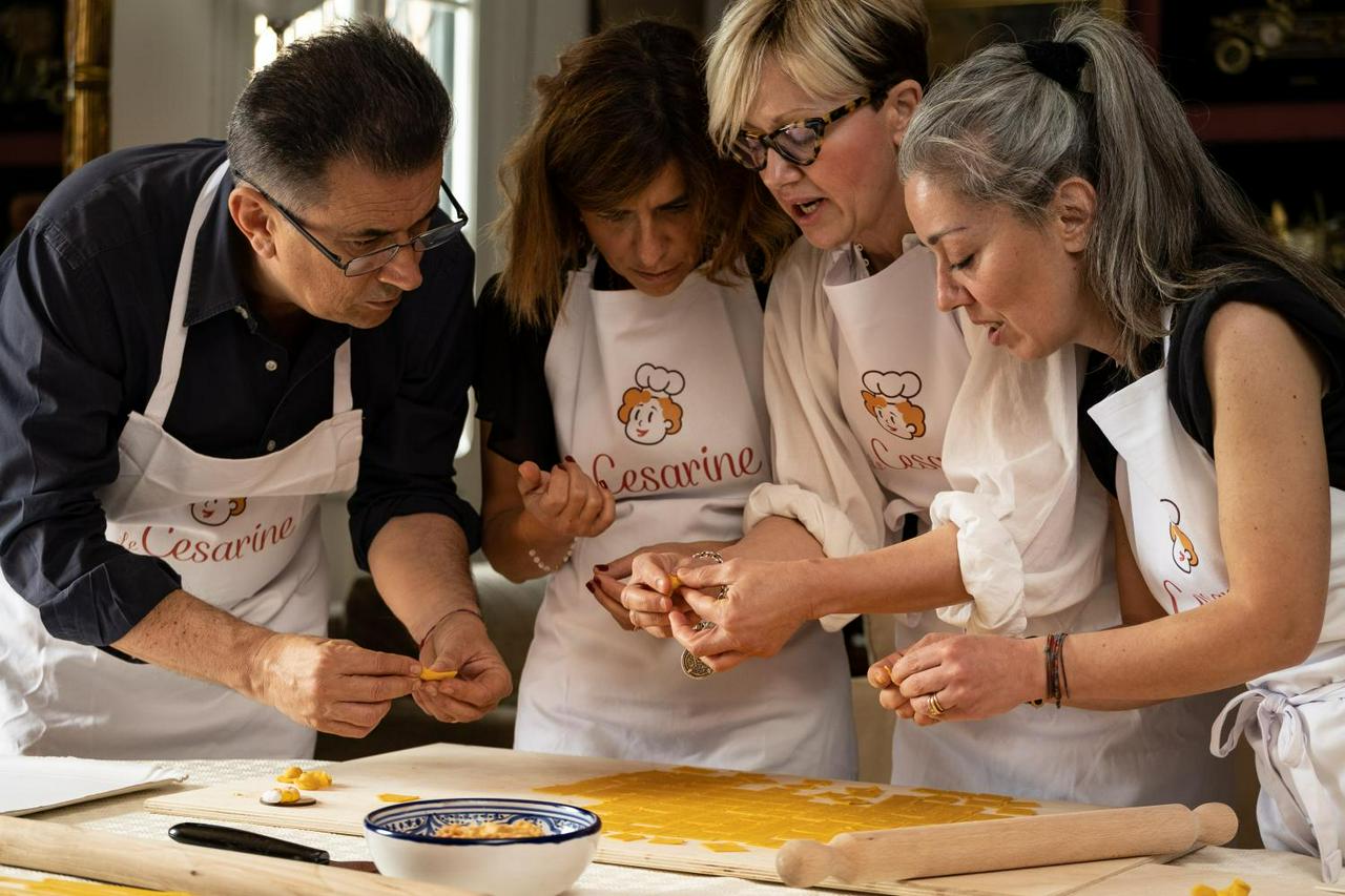 Visita ao mercado local e aula particular de culinária com almoço na casa de um morador local em Bolonha - Photo 7