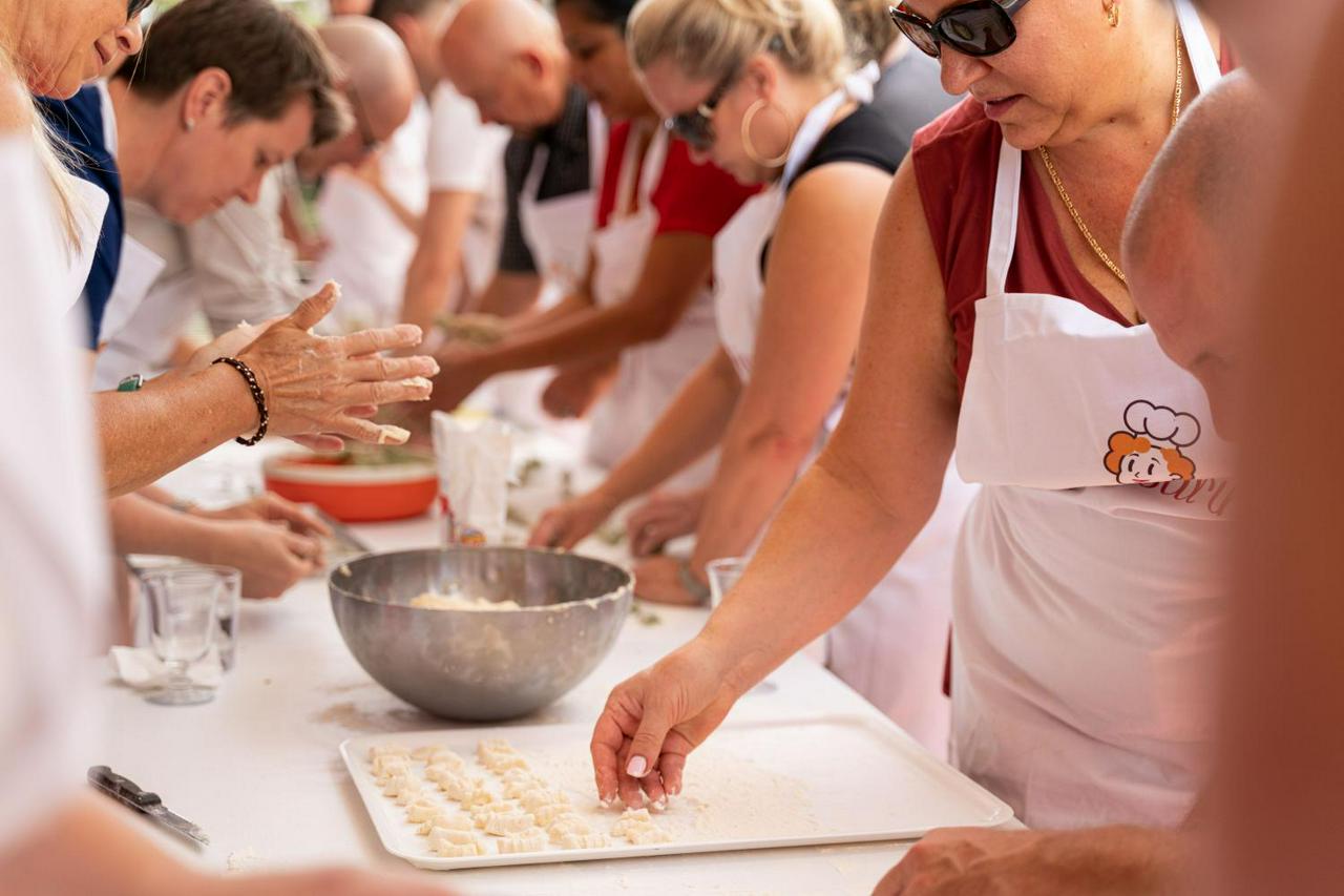 Visita ao mercado para pequenos grupos e aula de culinária com um cozinheiro caseiro local especializado em Nápoles - Photo 7