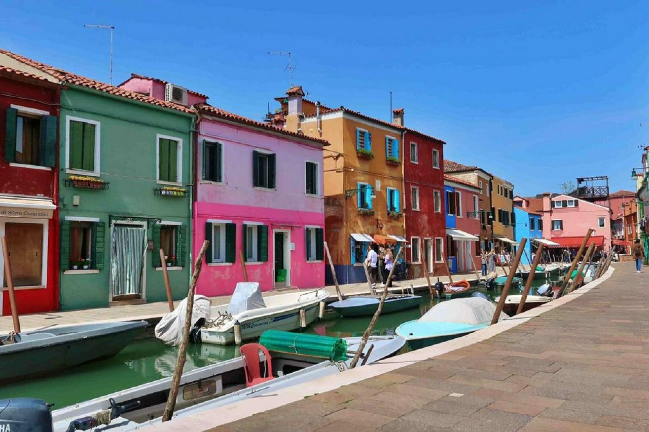 Murano, Burano and Torcello - Full-Day Tour with Glass Factory Visit (from the train station) - Photo 11