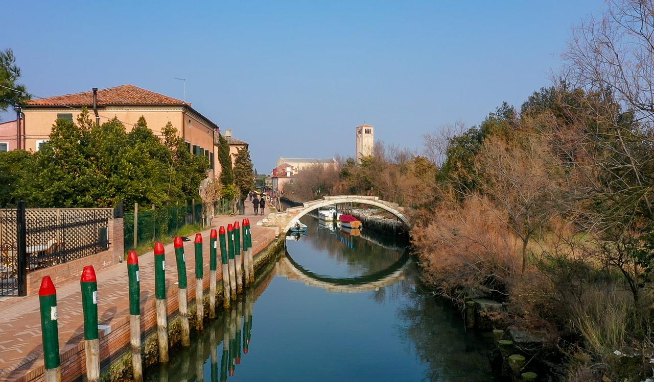 Murano, Burano and Torcello - Full-Day Tour with Glass Factory Visit (from the train station) - Photo 16