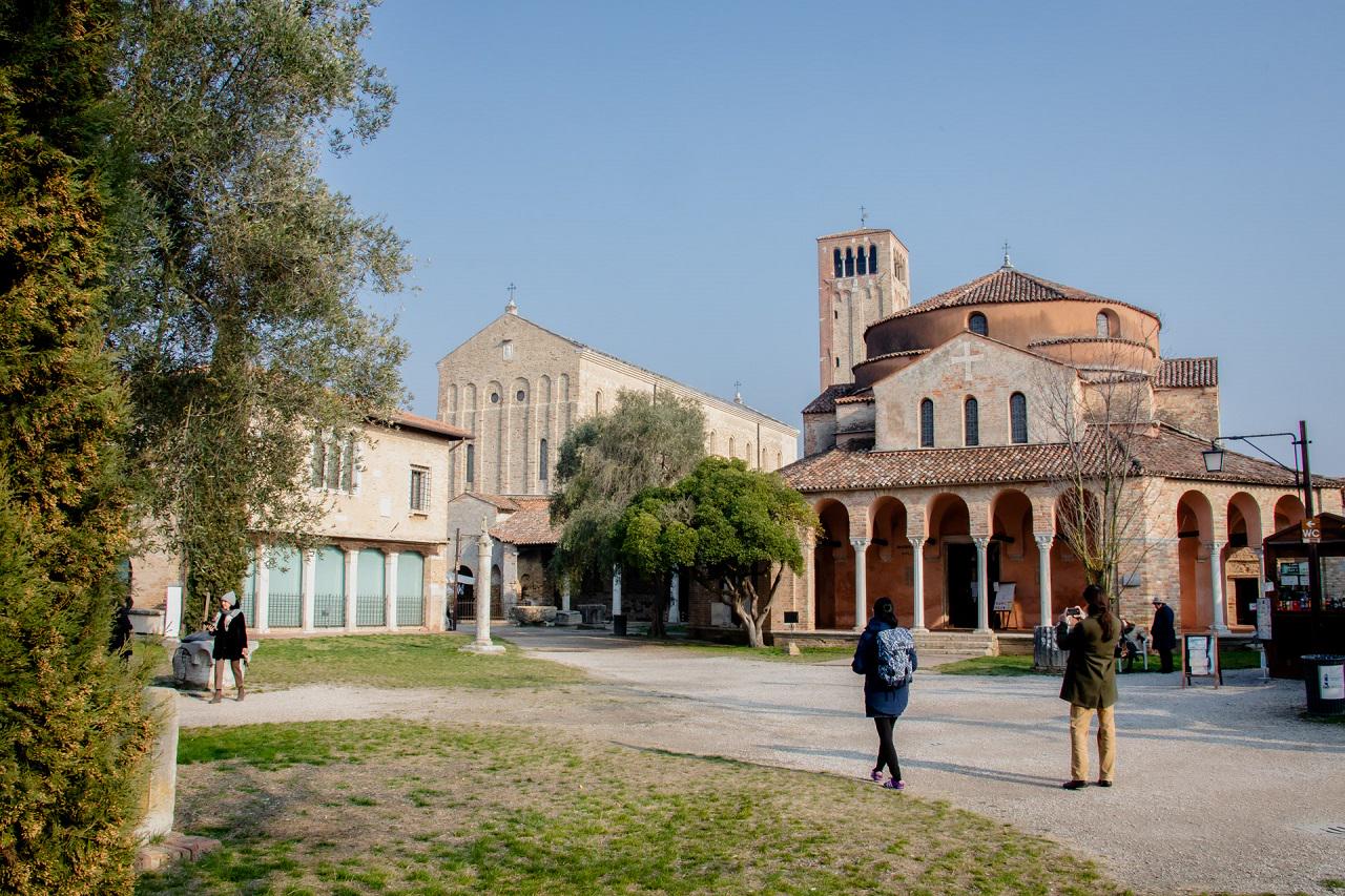 Murano, Burano and Torcello - Full-Day Tour with Glass Factory Visit (from the train station) - Photo 17