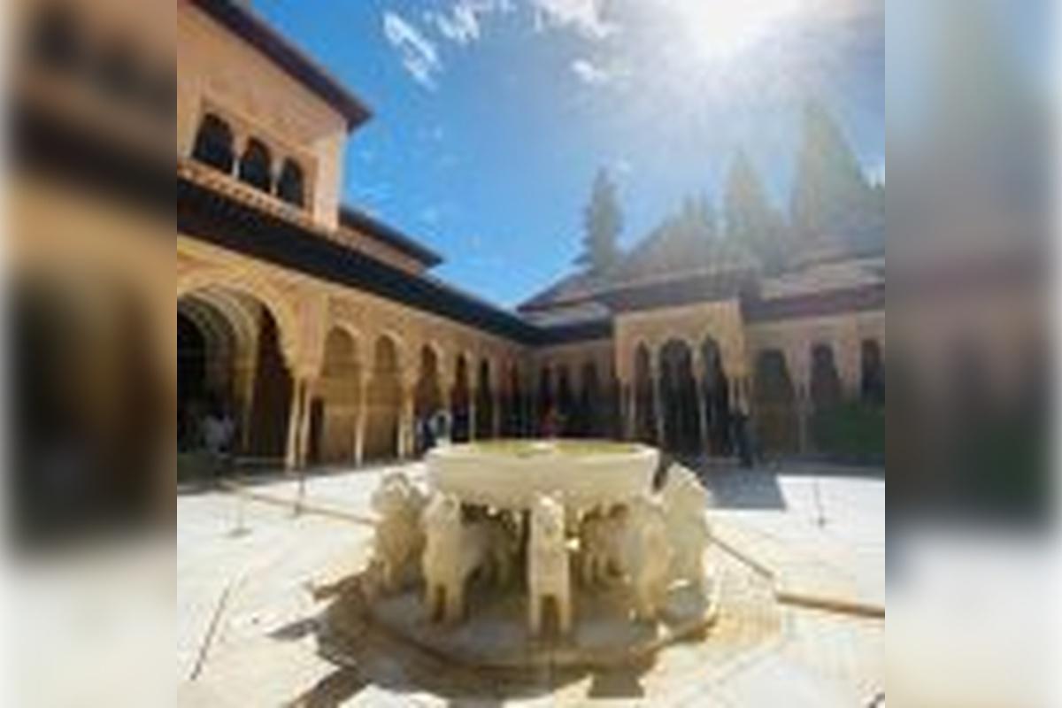 Guided tour of Alhambra de Málaga including gardens Generalife and Alcazaba - Photo 3
