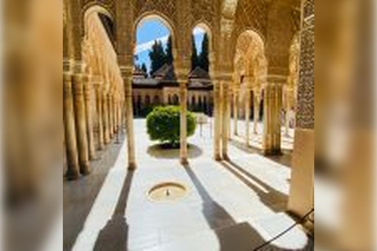 Guided tour of Alhambra de Málaga including gardens Generalife and Alcazaba - Photo 4