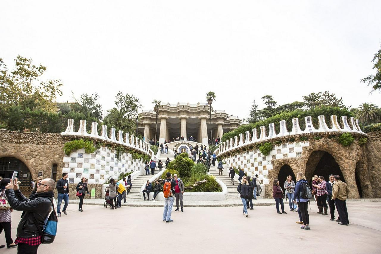 Quick access to Park Güell with guided tour - Photo 14