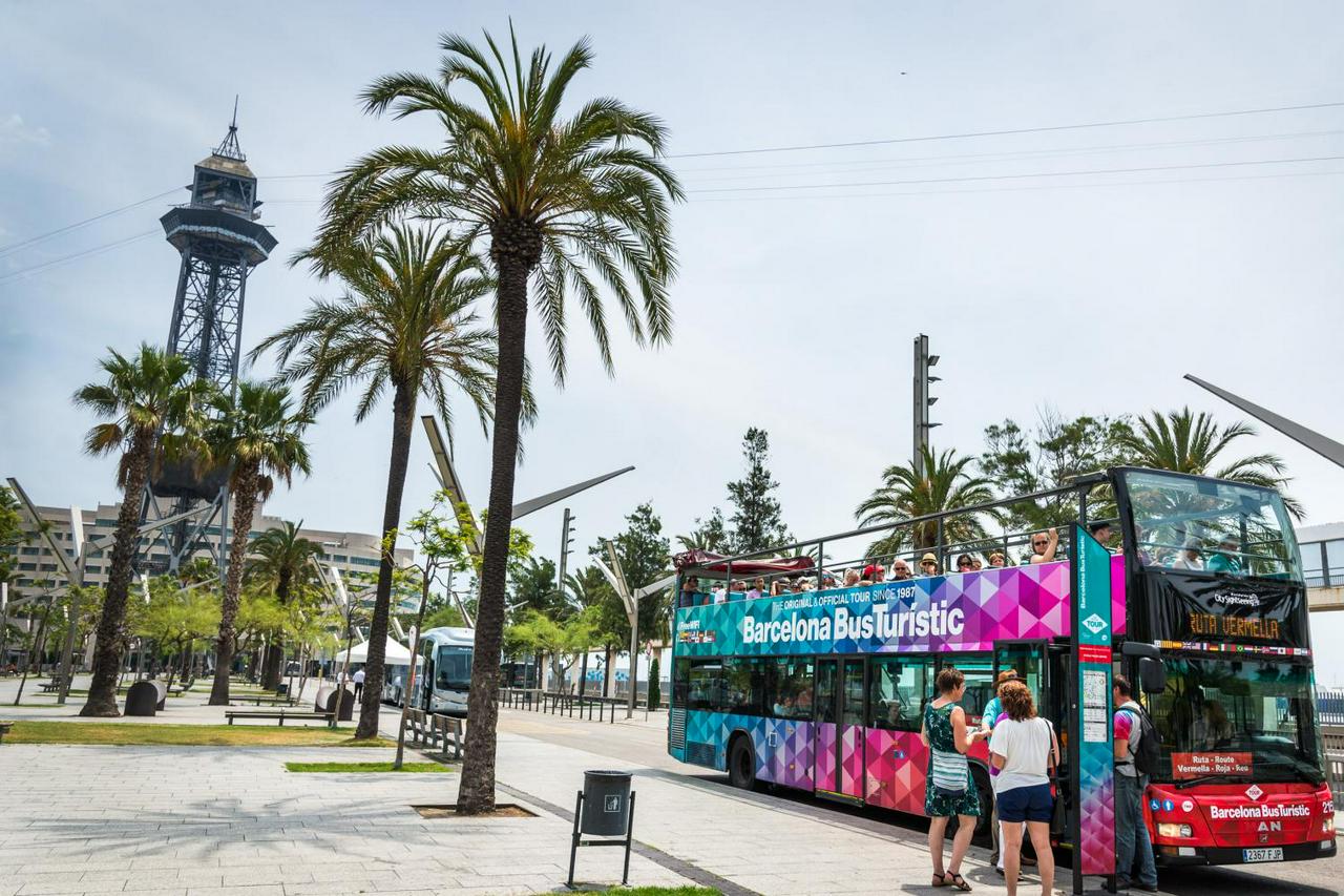 Barcelona Hop-on Hop-off Tourist Bus - Photo 4