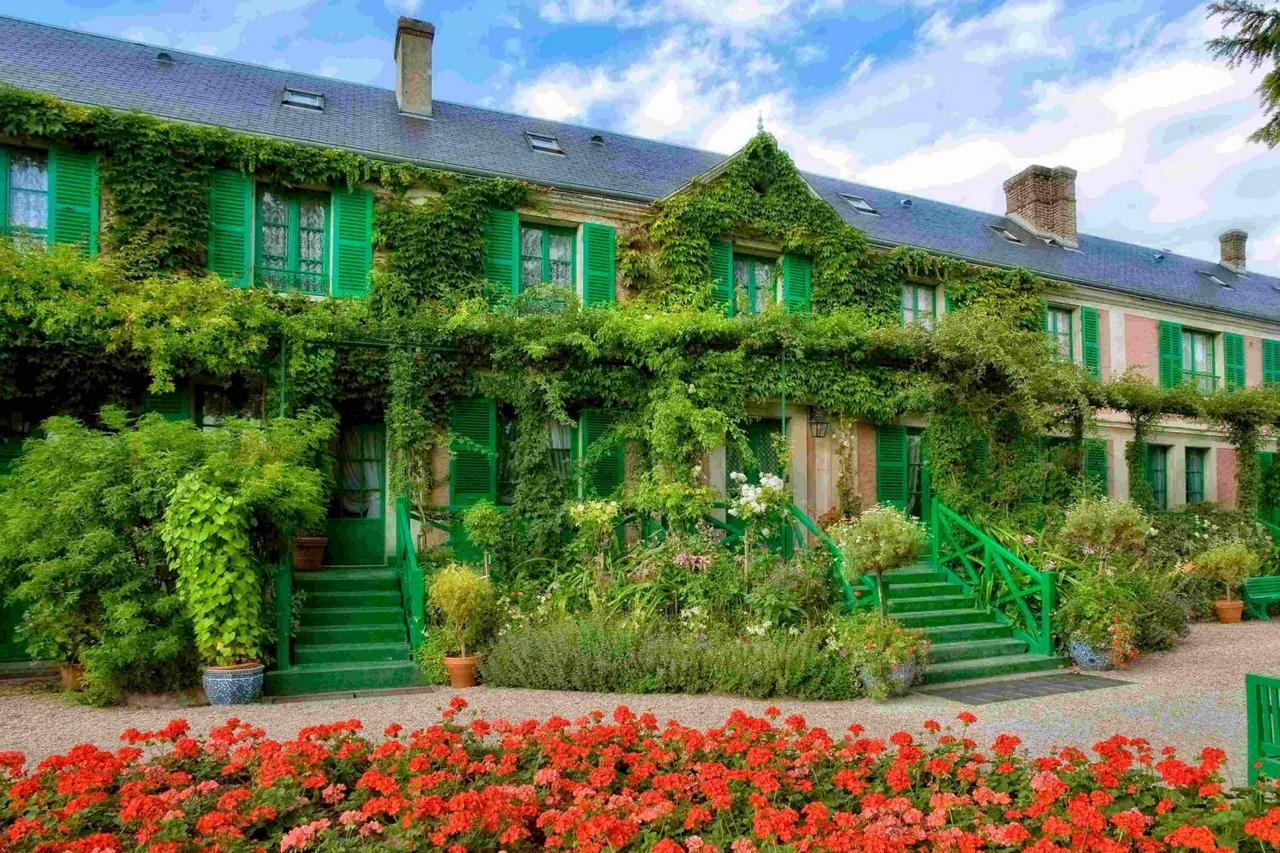 Giverny: Monet Foundation and Shopping at the McArthurglen Center - Photo 2