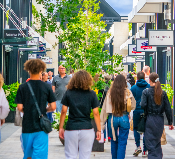 Giverny: Monet Foundation and Shopping at the McArthurglen Center - Photo 4