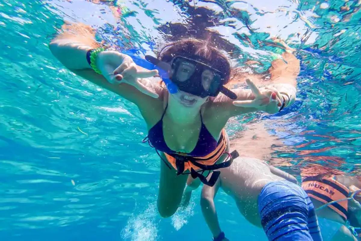 Isla Mujeres by Catamaran: Open Bar and Snorkeling - Photo 11
