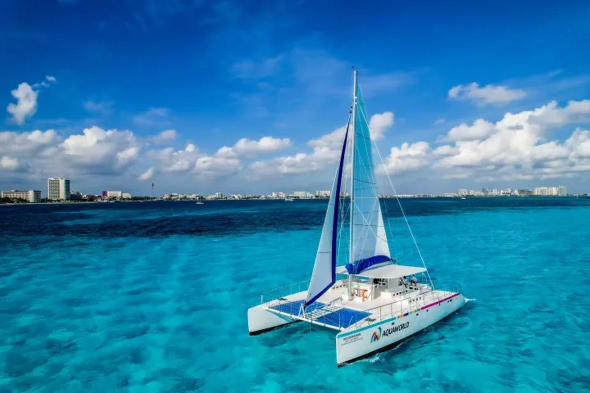 Isla Mujeres by Catamaran: Open Bar and Snorkeling - Photo 14