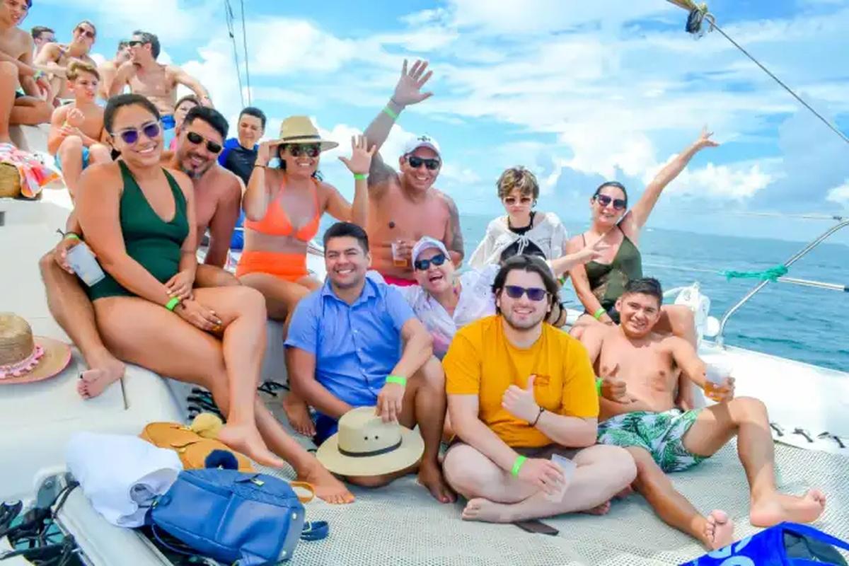 Isla Mujeres by Catamaran: Open Bar and Snorkeling - Photo 15