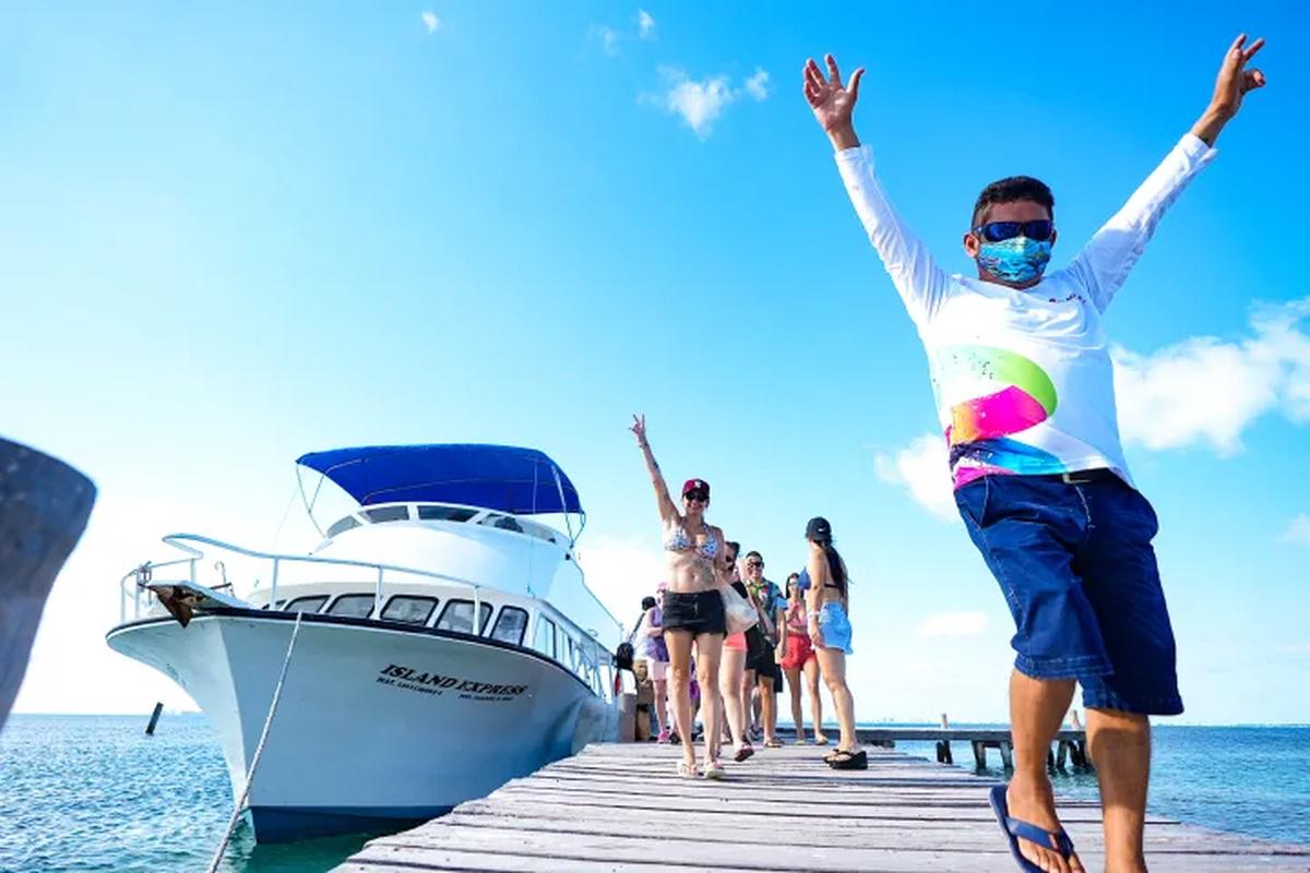 Isla Mujeres by Catamaran: Open Bar and Snorkeling - Photo 16
