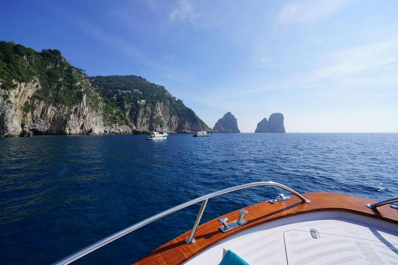 Passeio pela Ilha de Capri no típico Gozzo Sorrentino - Photo 3