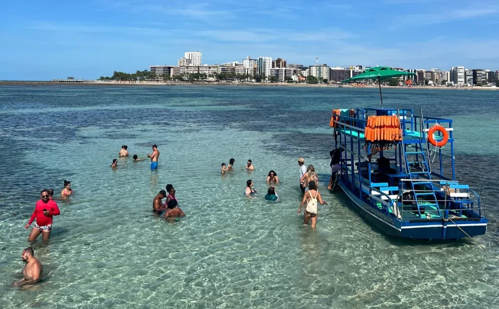 Natural Pools and Ponta Verde Lighthouse – Maceió  - Photo 3