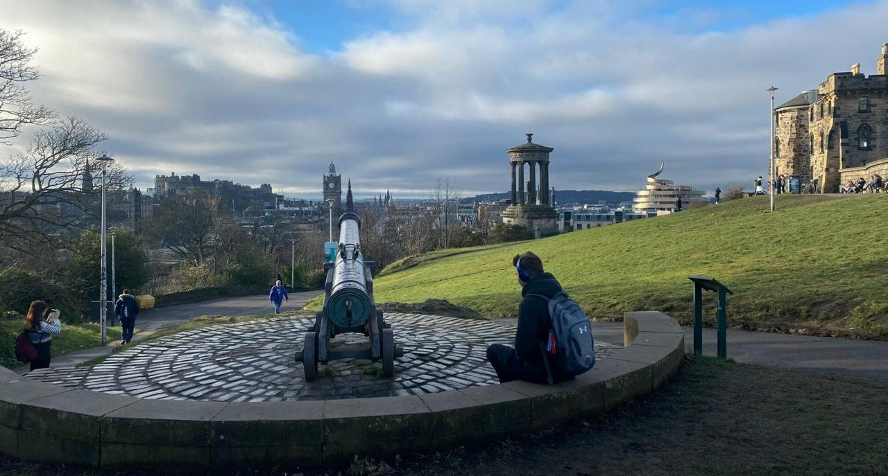 City tour - Calton Hill, Holyrood, Dean Village and Royal Mile - Photo 2