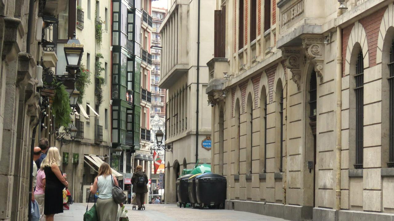 Bilbao: Glória, Tragédia e Renascimento - Um passeio pelo Centro Histórico - Photo 2