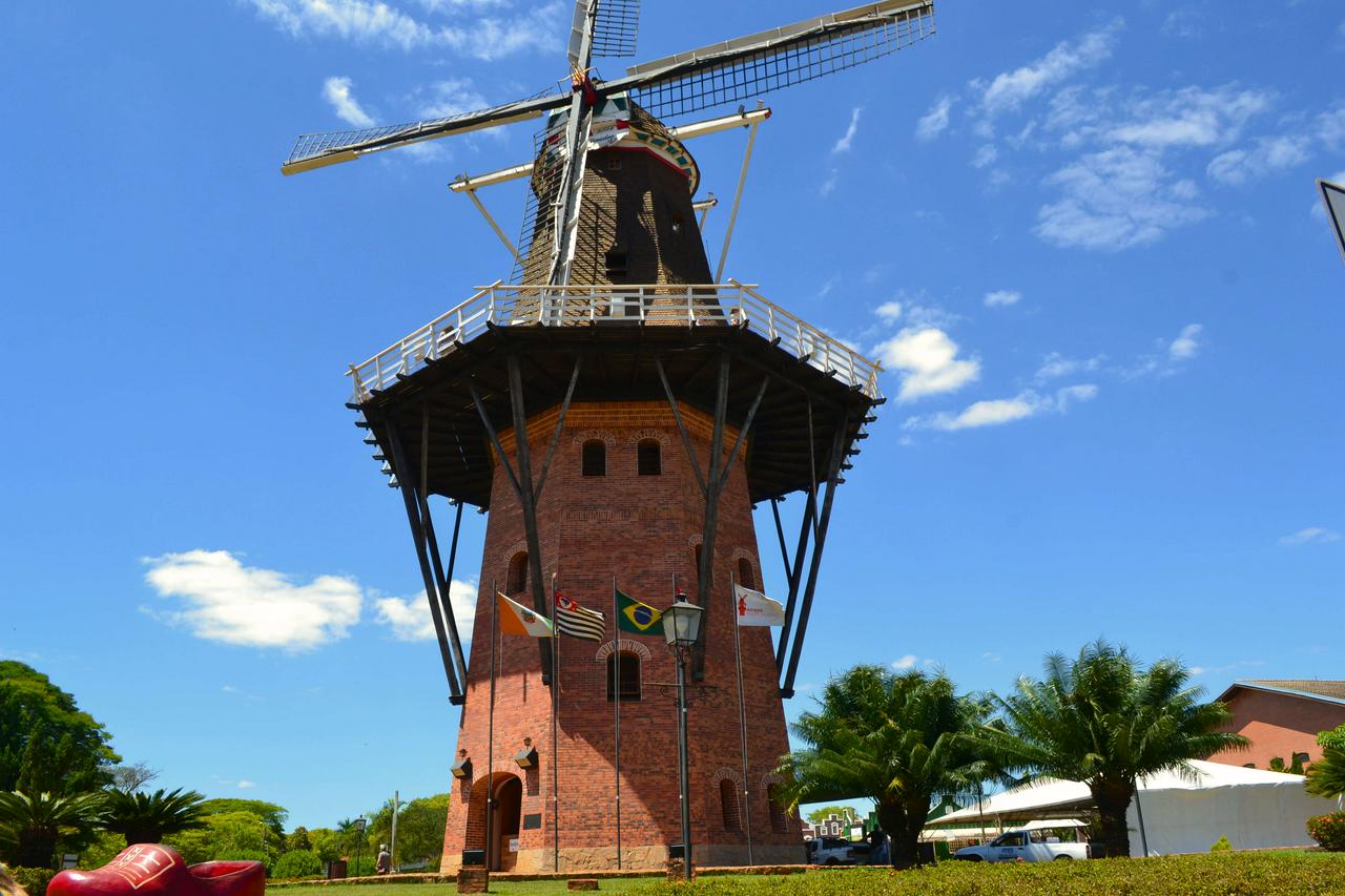 Recorrido completo por Holambra: visita a los jardines florales, al molino de viento, visita guiada por la ciudad y degustación de comida típica holandesa. - Photo 2