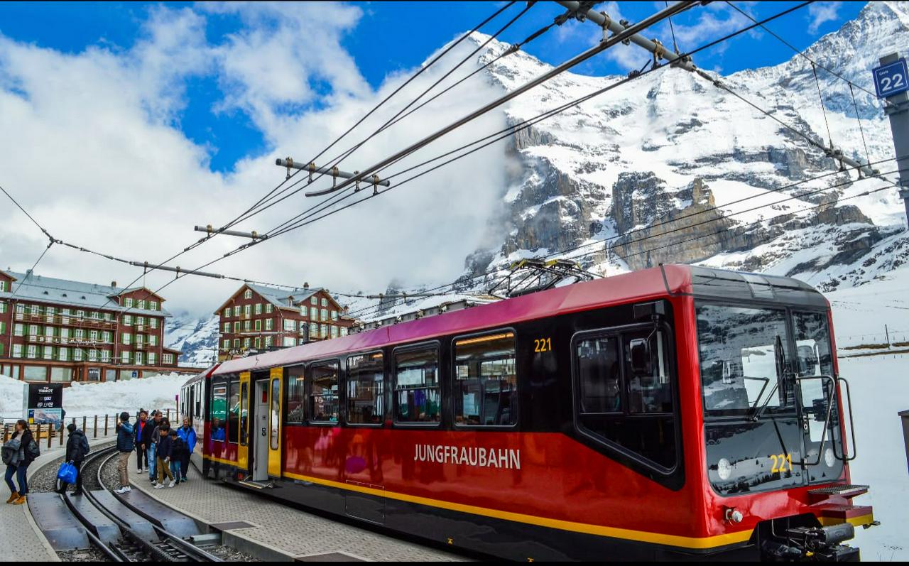 The Swiss mountains and the Mediterranean coast! - Photo 4