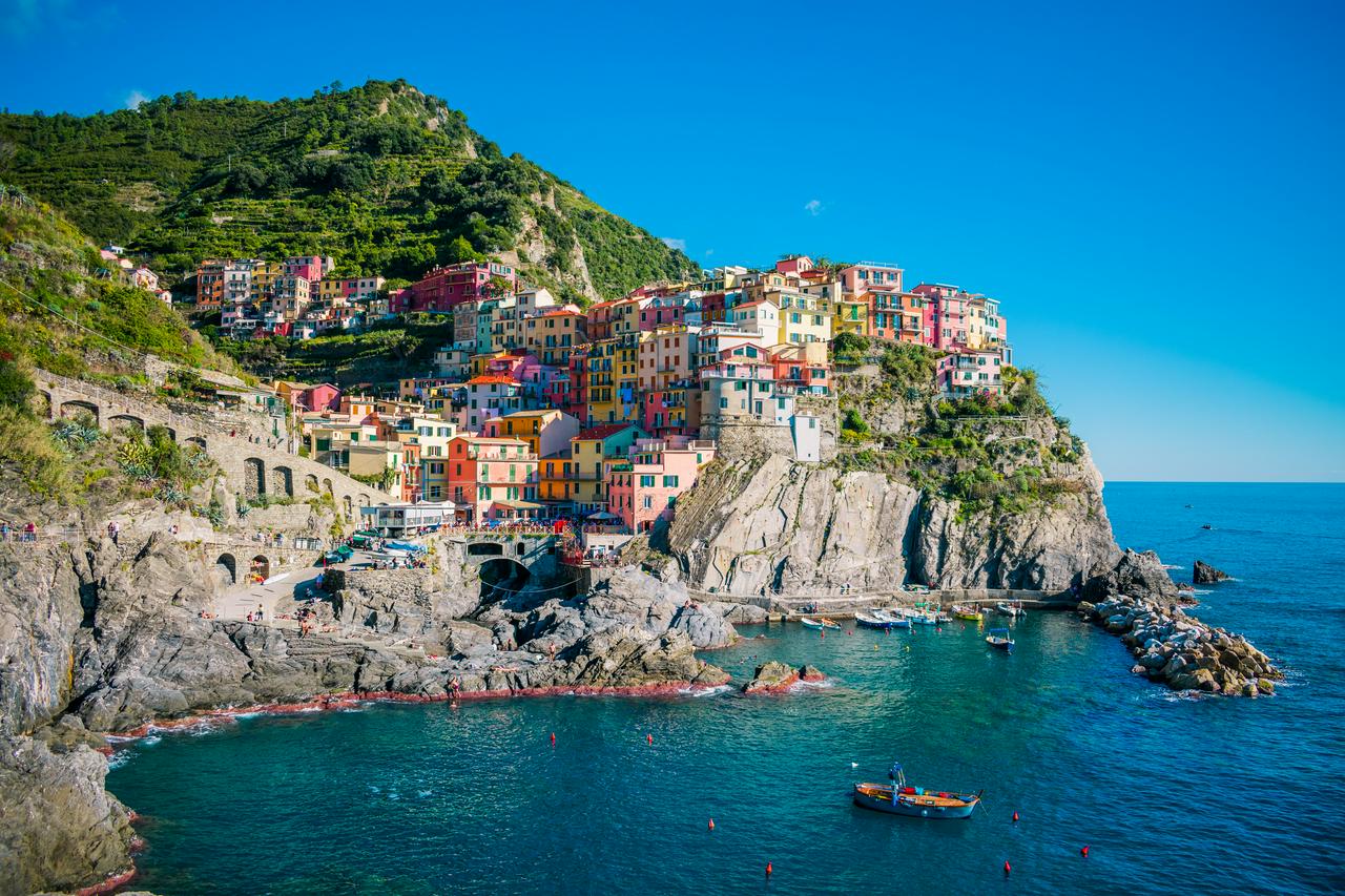 Italy at its heart with Cinque Terre and the Amalfi Coast. - Photo 2