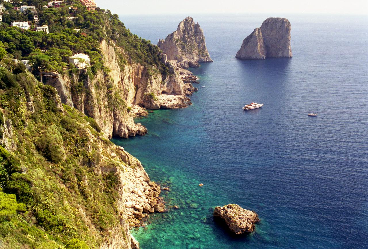 Italy at its heart with Cinque Terre and the Amalfi Coast. - Photo 3