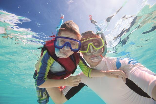 Expedición de snorkel en catamarán - Photo 2