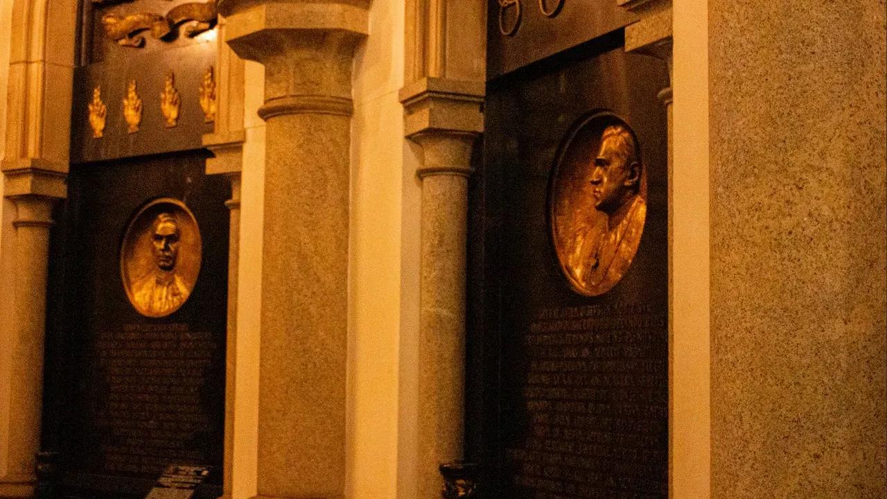 Visit to the Crypt of the Cathedral of the See - Photo 4