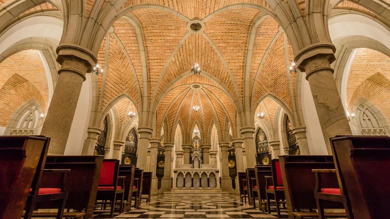 Visit to the Crypt of the Cathedral of the See - Photo 5
