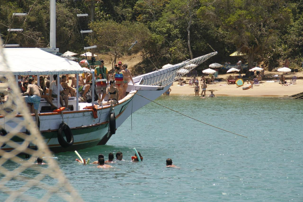 Búzios: barco e trolley com almoço - Photo 3